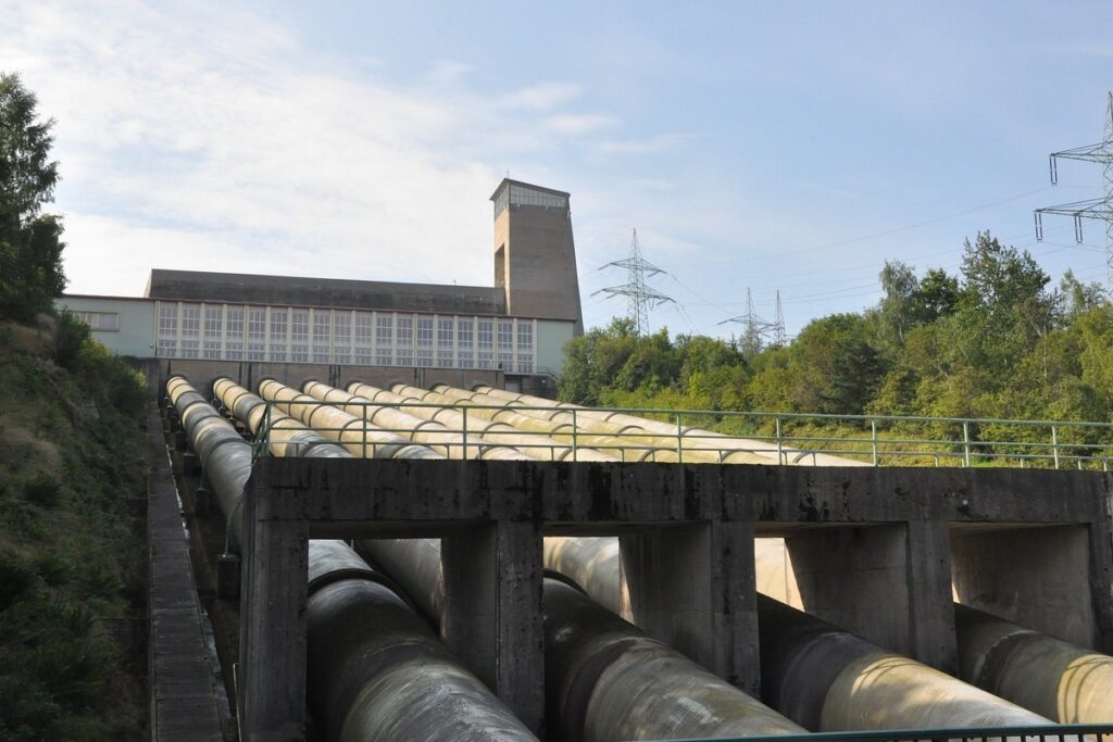 Pumpspeicherkraftwerke sollen eine Möglichkeit sein, wie Dunkelflauten in Zukunft mit Erneuerbarer Energien aufgefangen werden.