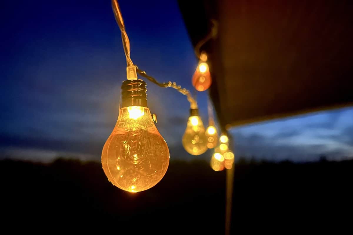 Unter die Lupe genommen: Wir klären 5 Stromspar-Mythen auf